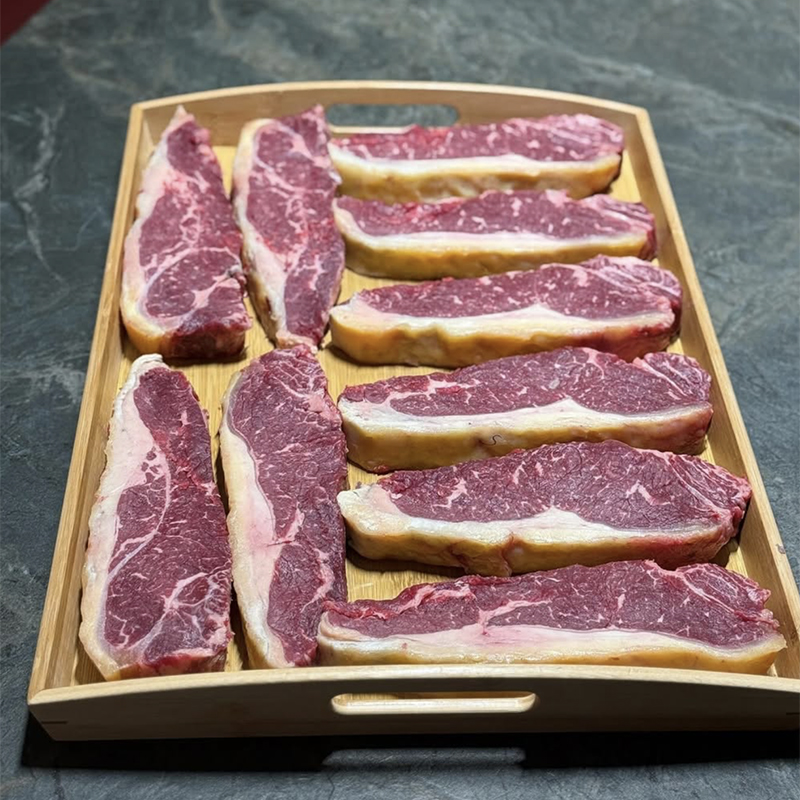 Safata de fusta amb filets d'entrecot de vaca madurada