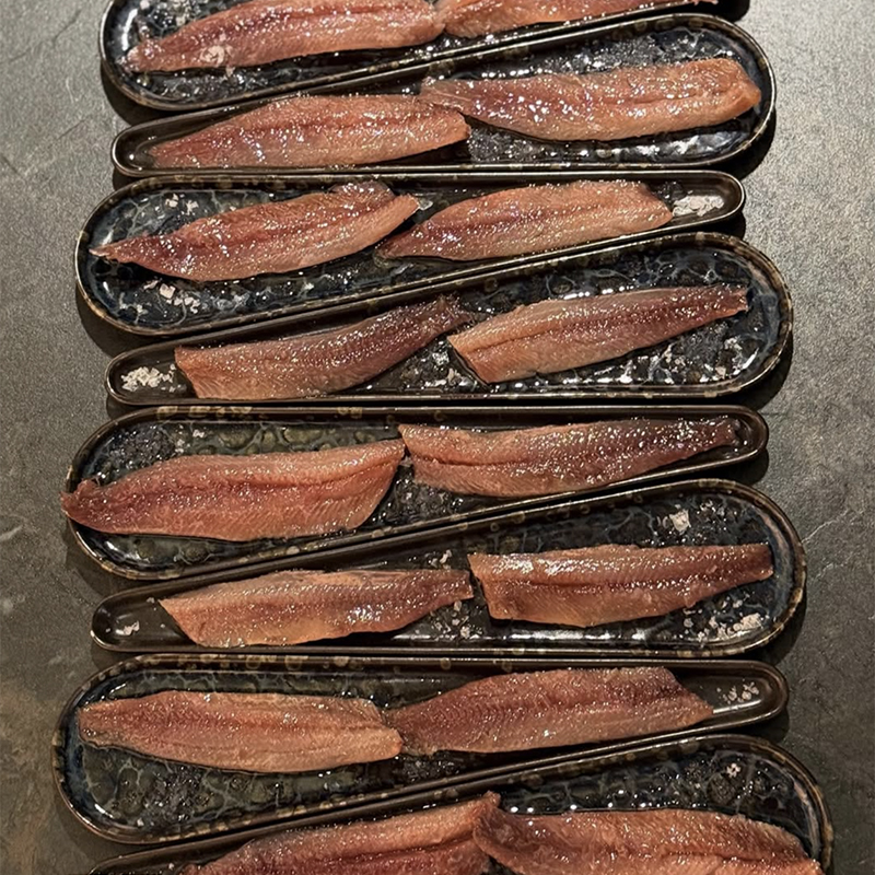 Safates amb sardina fumada